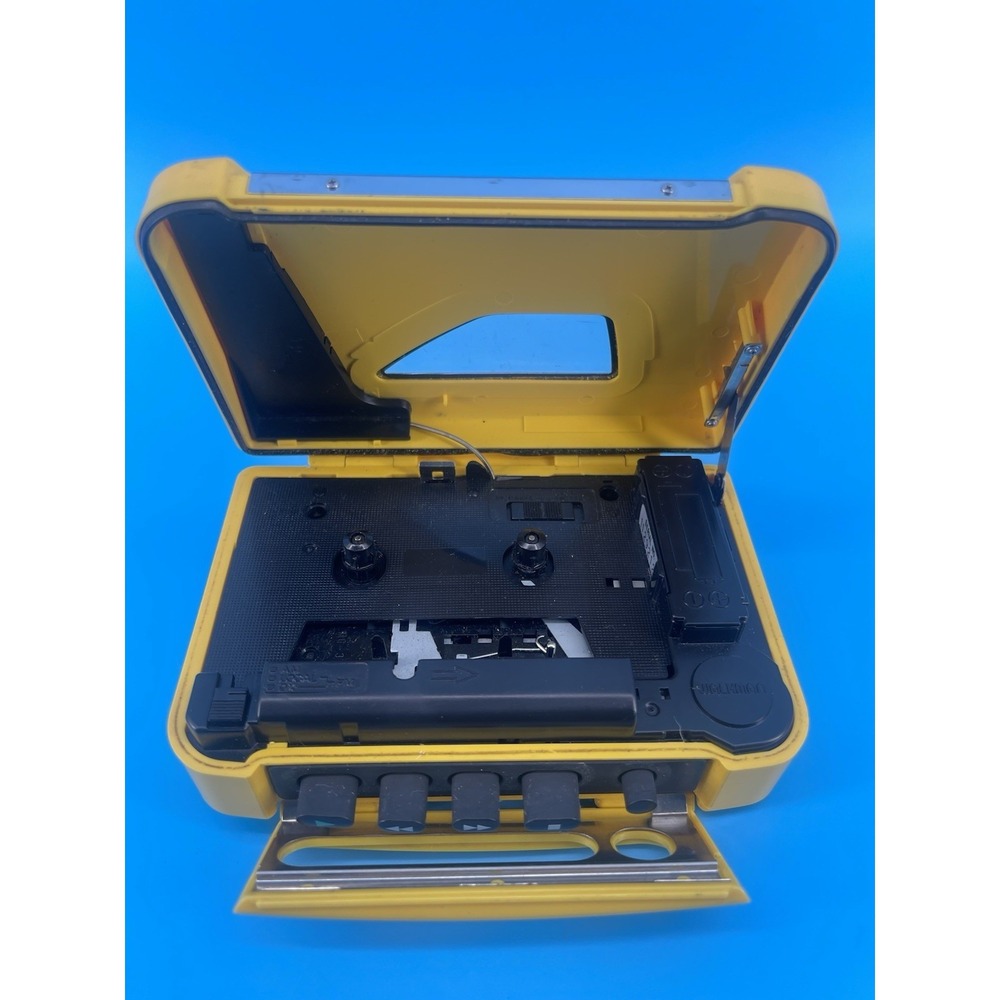 VTG Sony Walkman Sports WM-AF54 AM/FM Cassette Player Tested Works Yellow - Picture 5 of 6